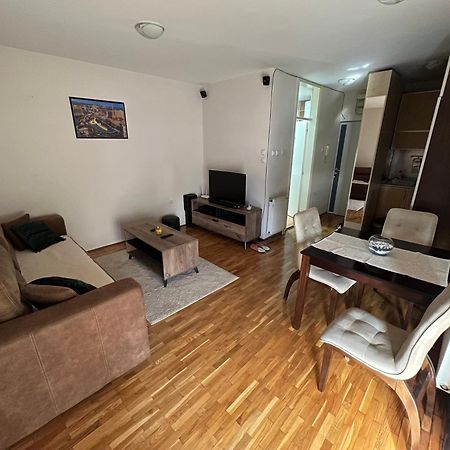 Sad Apartman Ni Exterior foto