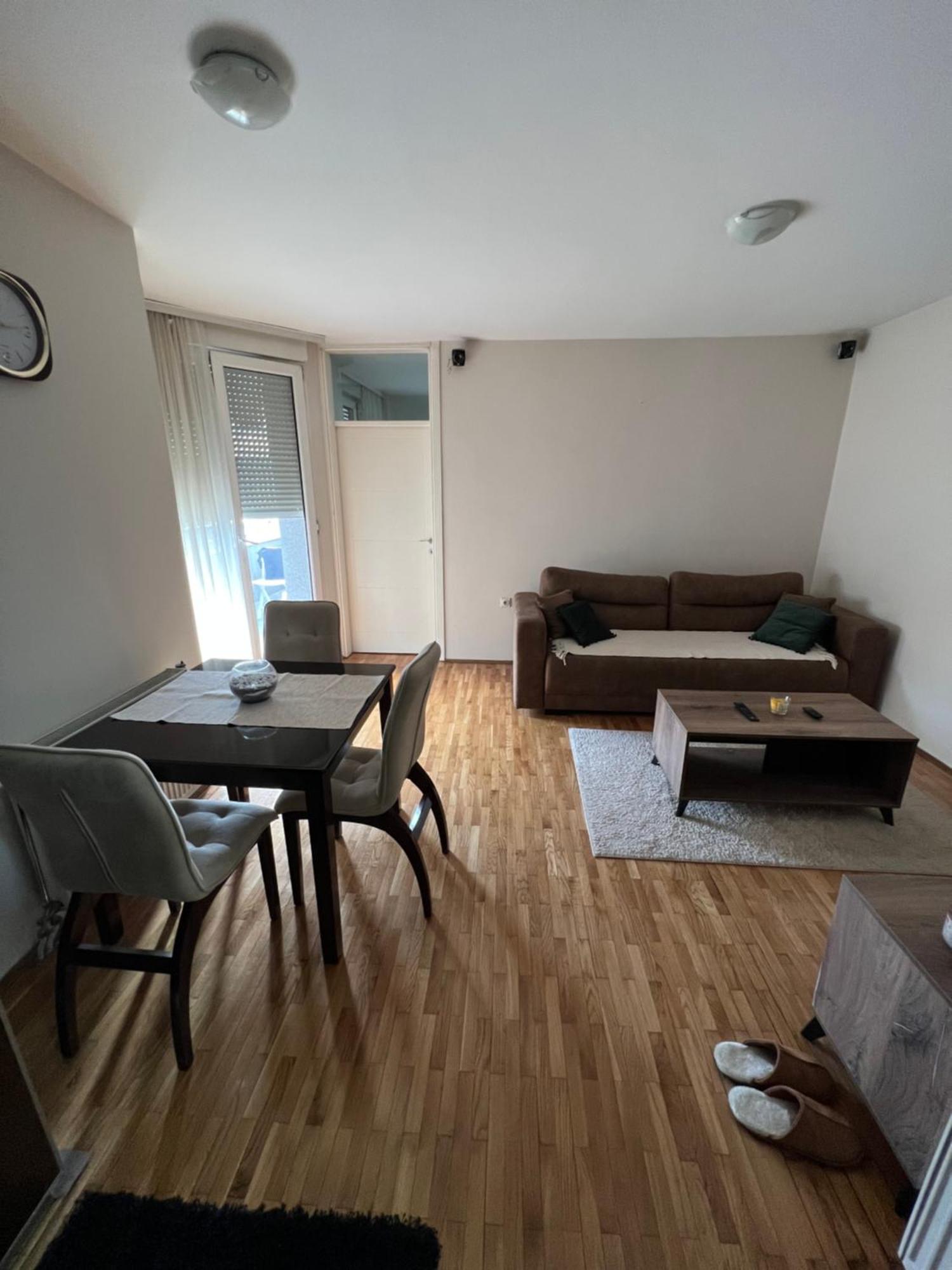 Sad Apartman Ni Exterior foto